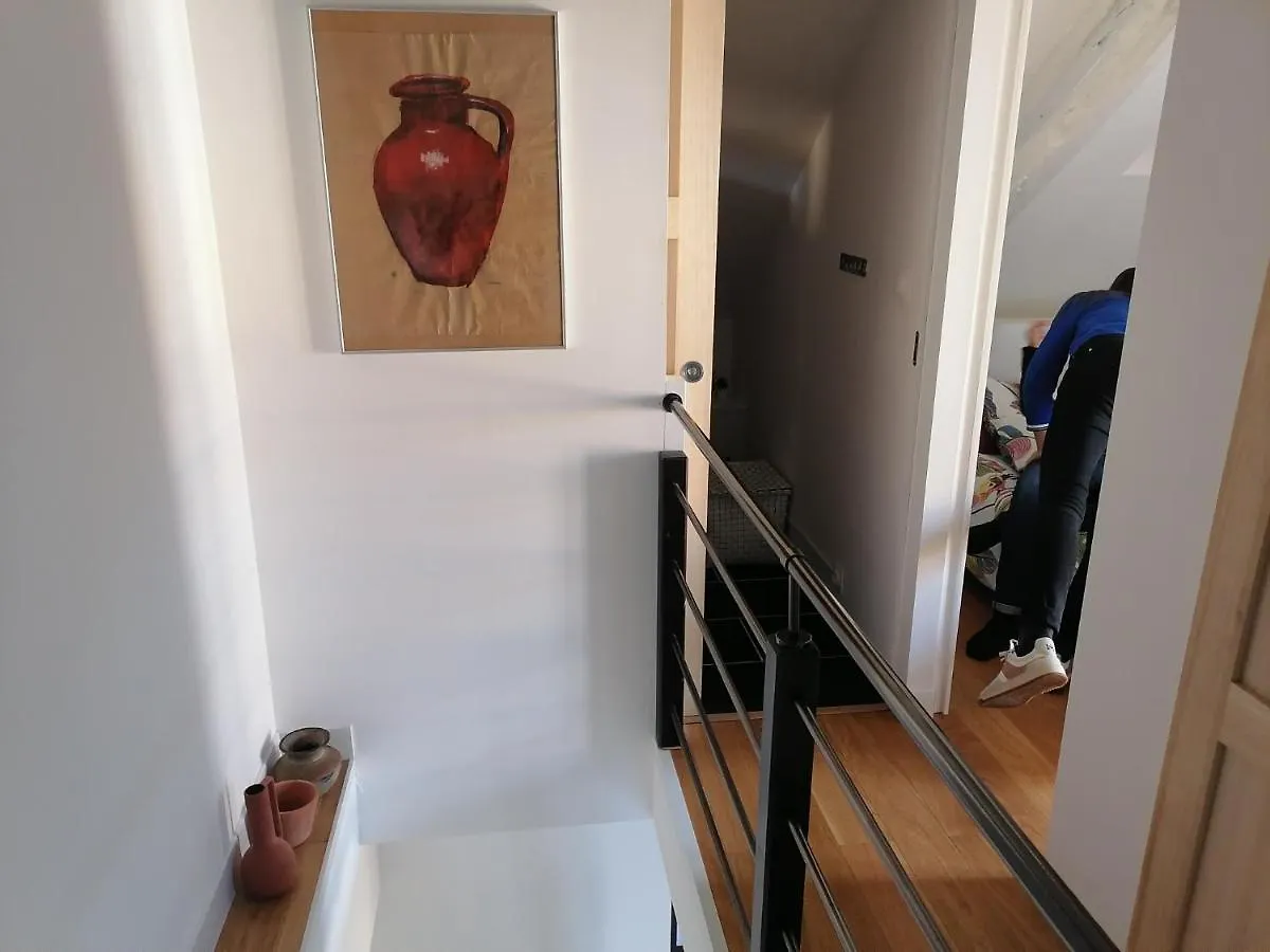 Gite La Maison La Saint-Aubin-d'Aubigne 0*,